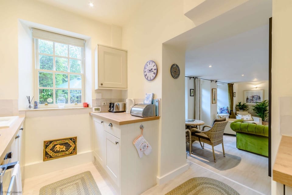 The Reading Room Kitchen - StayCotswold