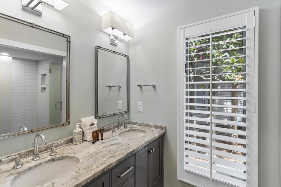 Bathroom 1 (primary)