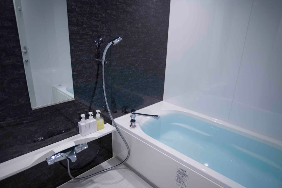Spacious bathtub, stretch your legs and take a relaxing bath.