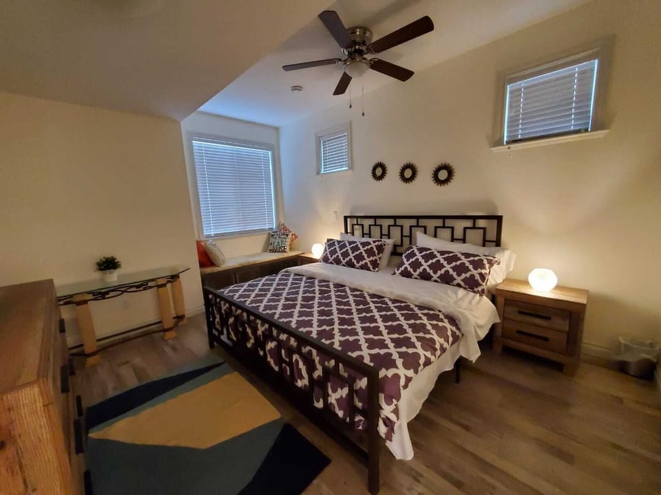 Bedroom 1 - Master - King Bed