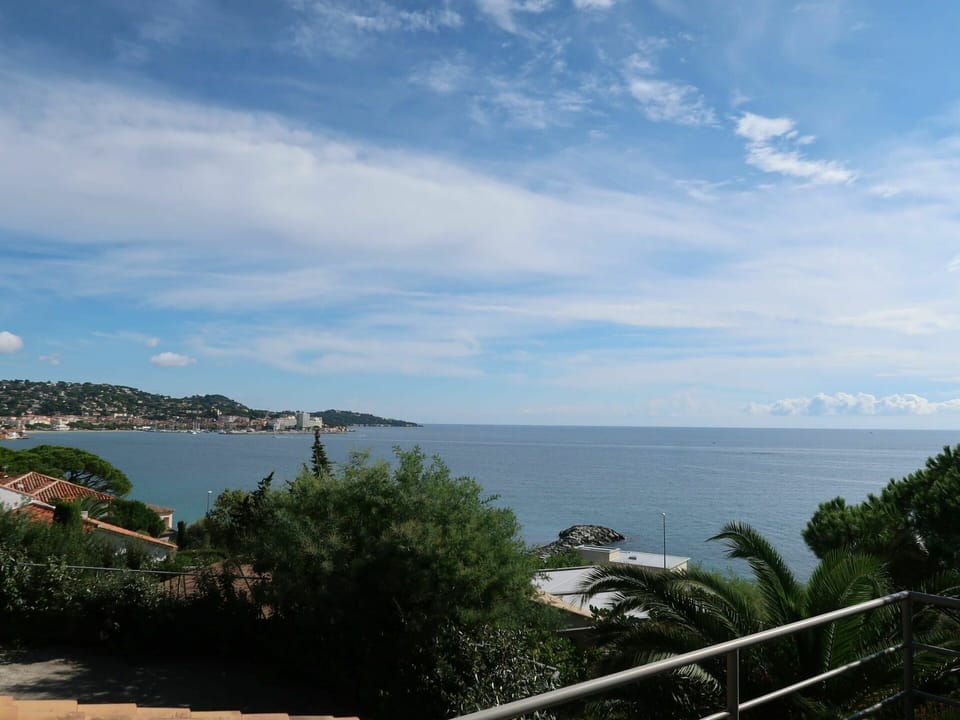 Cloud, Sky, Water, Plant, Azure, Tree, Arecales, Coastal And Oceanic Landforms, Mountain, Cumulus