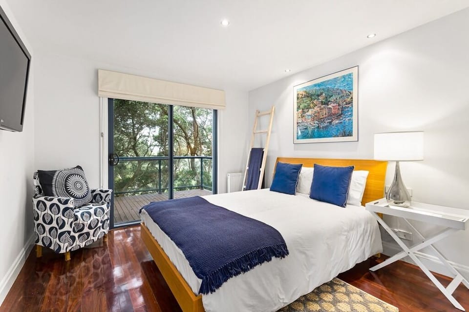 Queen size master bedroom, upstairs