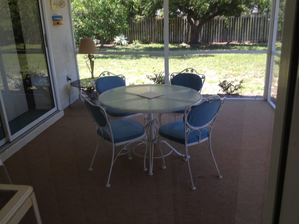 Screened in Lanai
