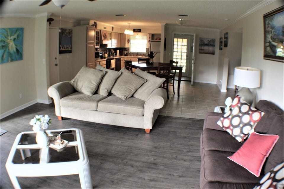 Downstairs dining, living & kitchen with two pull out couches.