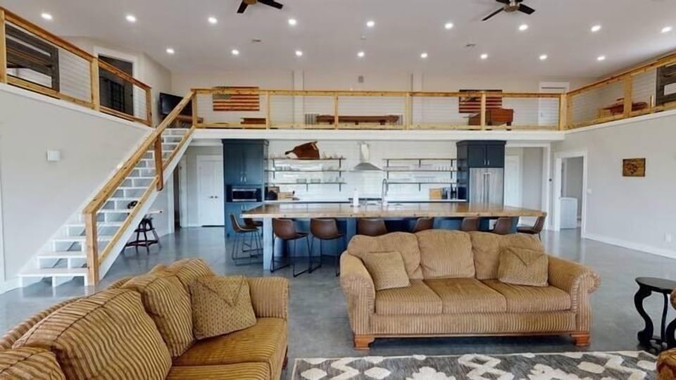 Large indoor area for entertaining 