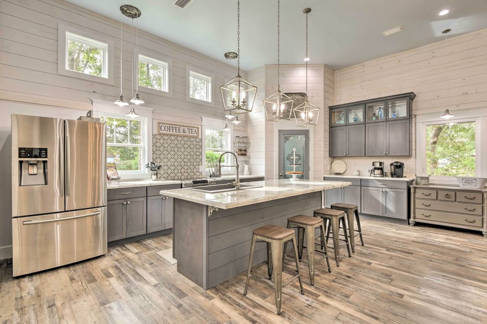 Kitchen features Samsung appliance, walk-in pantry, and LED dimmer lights