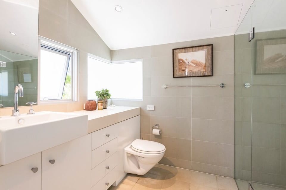 Master Bedroom Bathroom