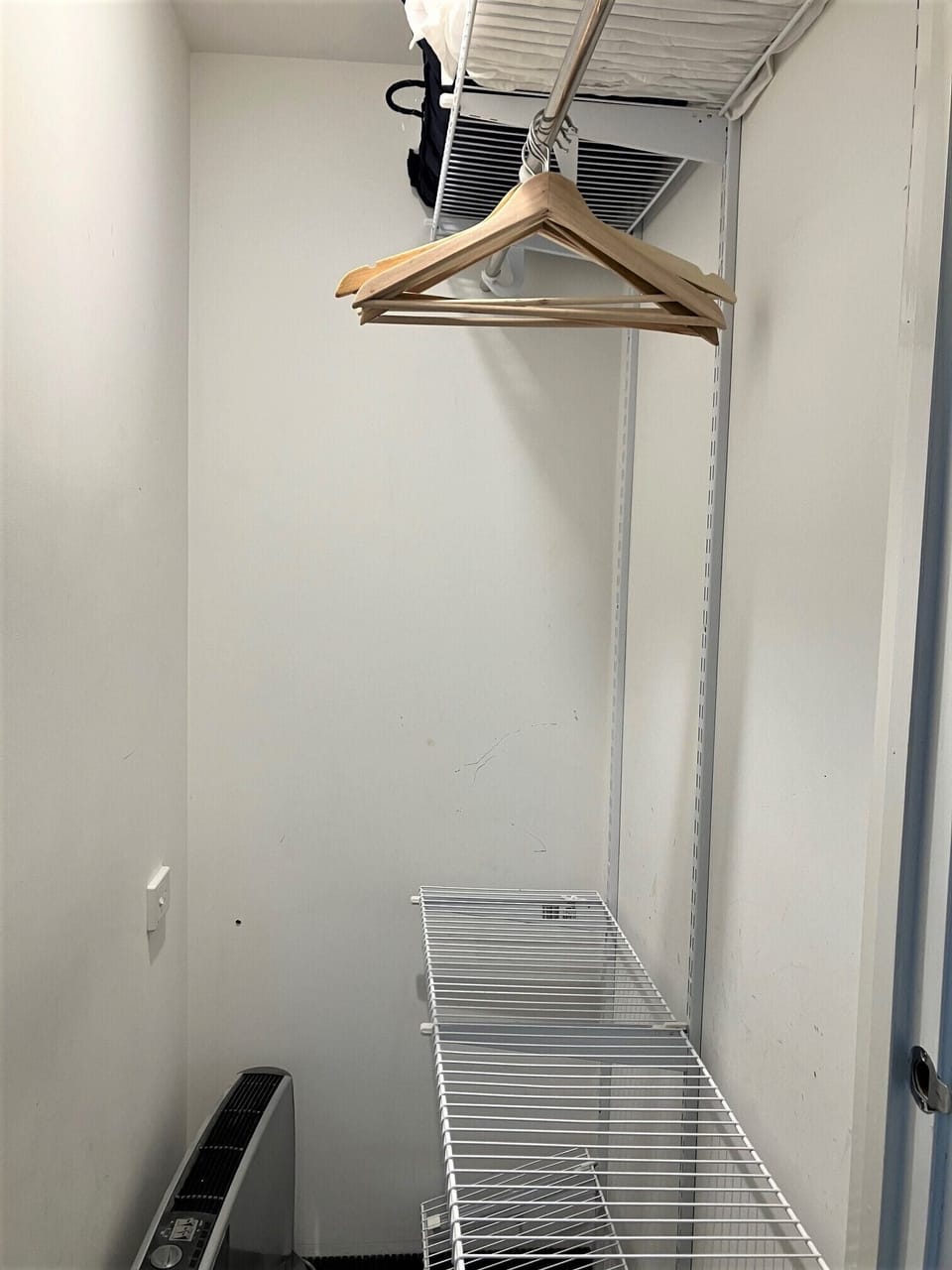 2nd drying room between master bedroom & loungeroom