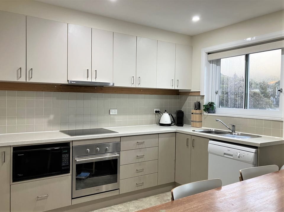 Well equipped, full size kitchen