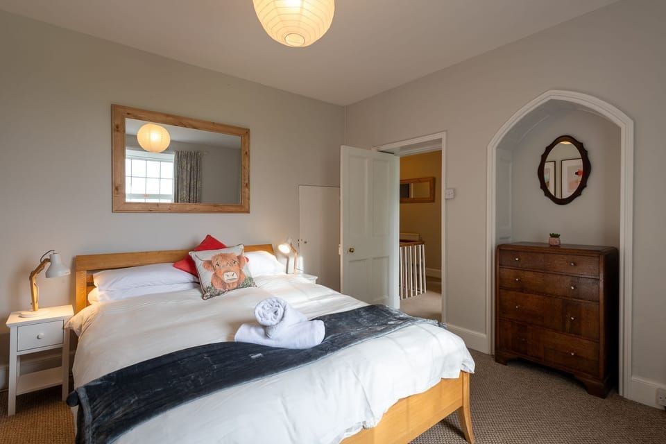 Ty Fferam Bailey King Bedroom