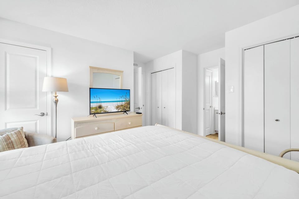Guest bedroom
