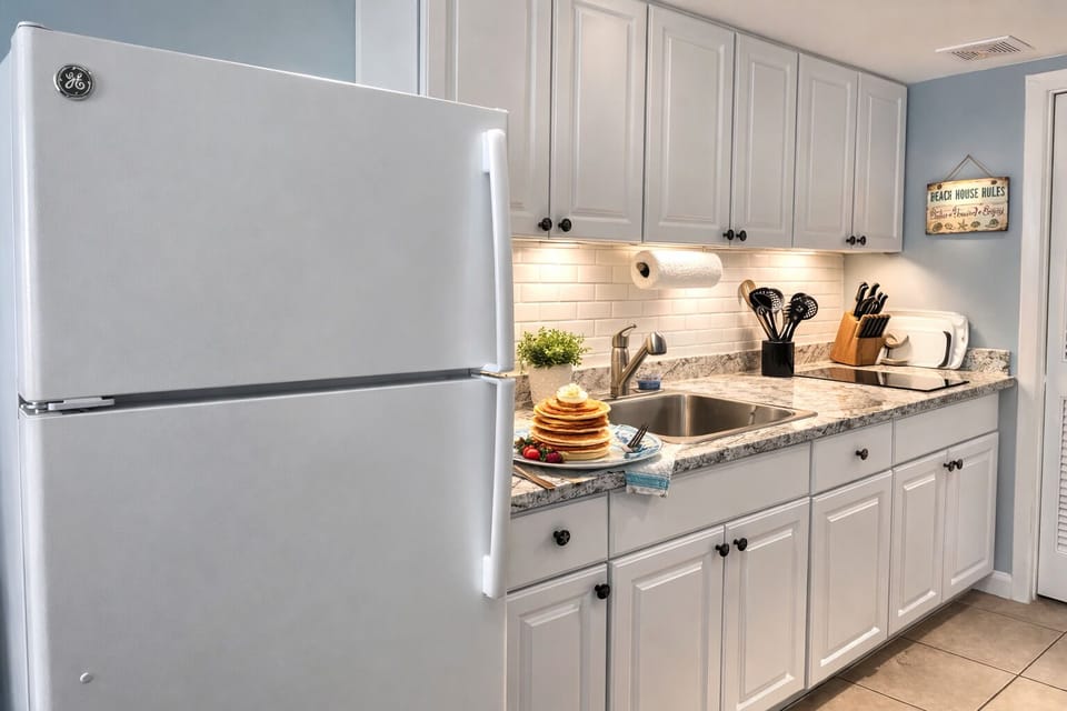 kitchen with 2 burner cooktop