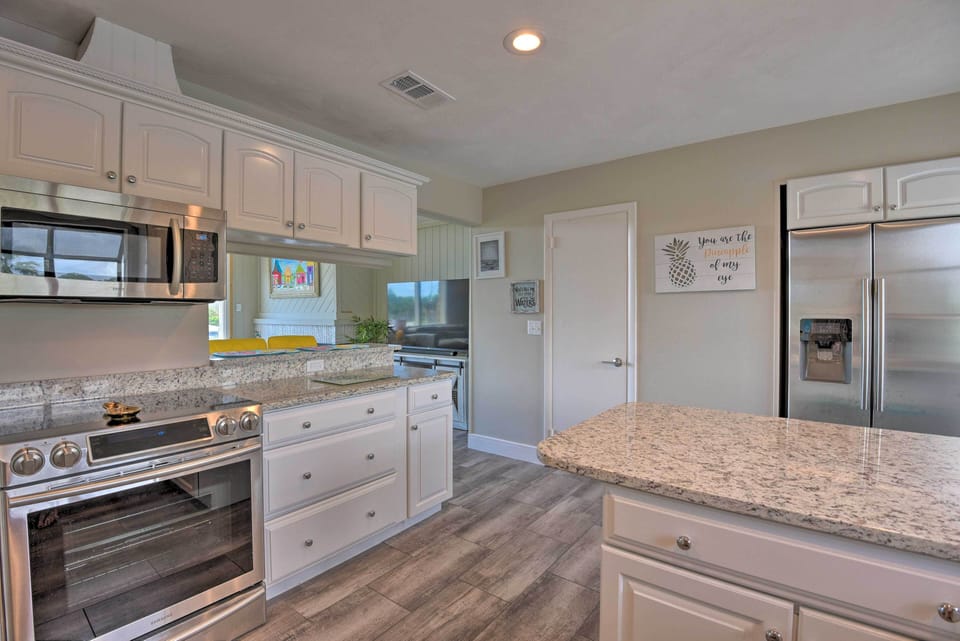Fully Equipped Kitchen | Electric Range | Granite Countertops