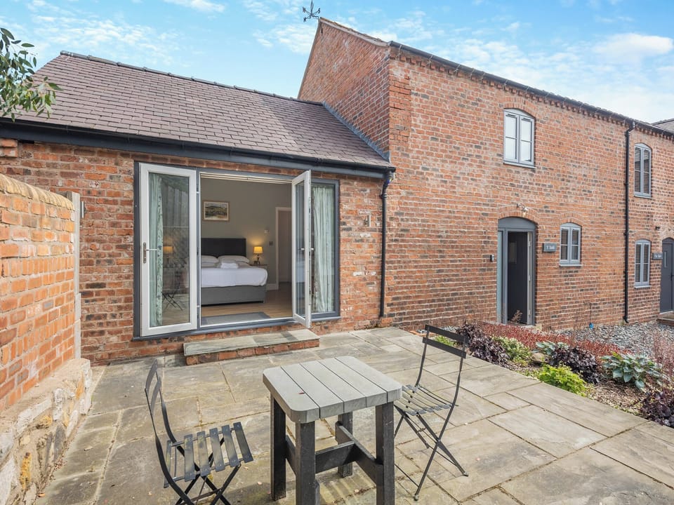 Sitting-out-area | Y Stabl - Vale of Llangollen Farm Cottages, Trevor, near Llangollen