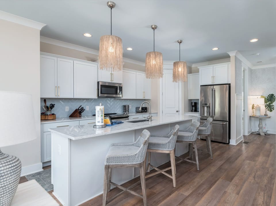 Kitchen Fully Loaded- Including Blender/ coffee makers (all size), Lobster Pots etc! (1)