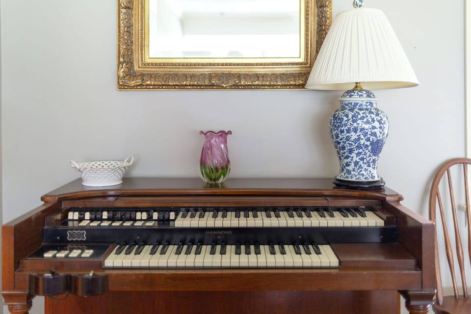 Living room decor- Antique Hammond Organ