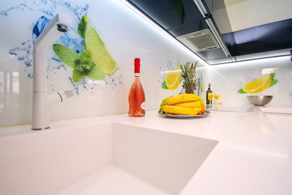 Fully equipped, modern kitchen