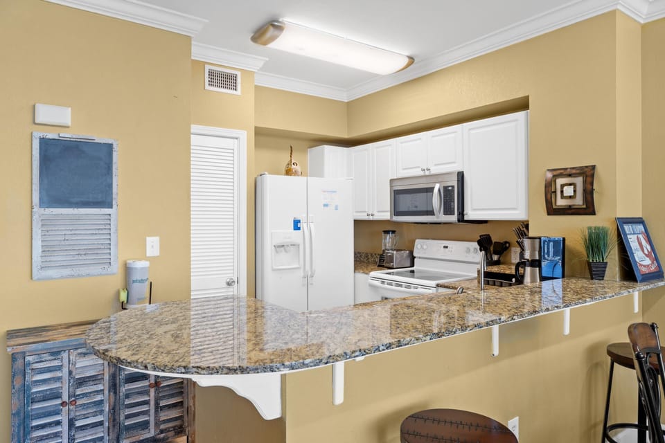 Kitchen with Breakfast Bar