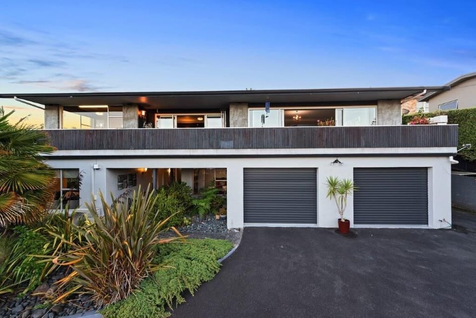 ground floor apartment with private and exclusive access.  Hosts live upstairs