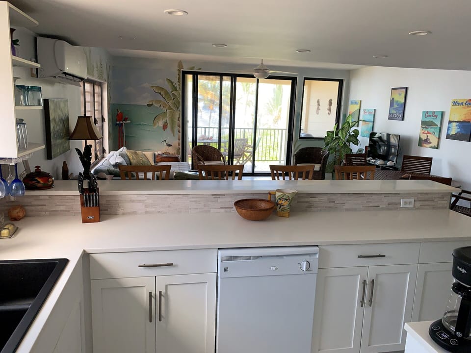 Spacious kitchen counter
