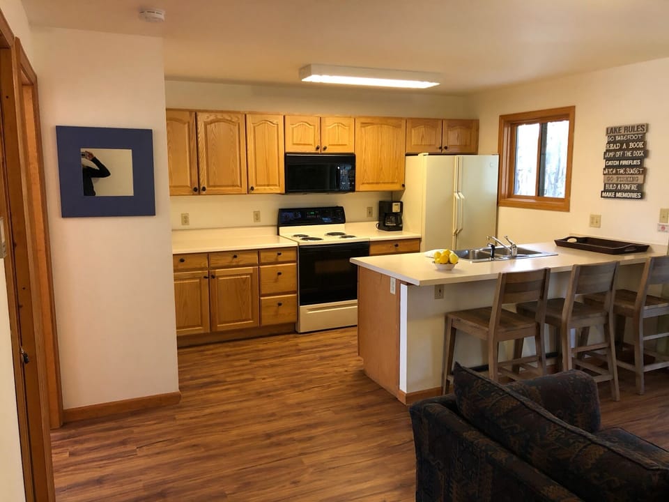 Cook a nice meal in the fully equipped kitchen.