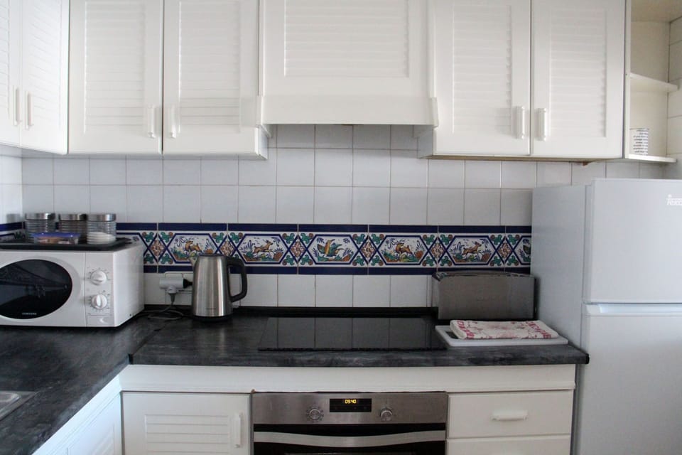 Large fully fitted kitchen