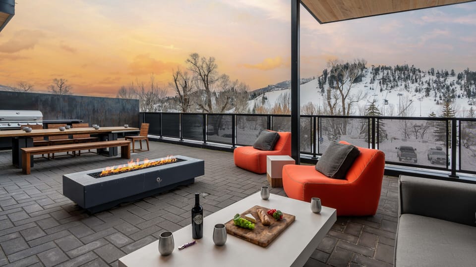 Gorgeous deck with views of the Yampa River and the iconic Howelsen Hill ski jumps!