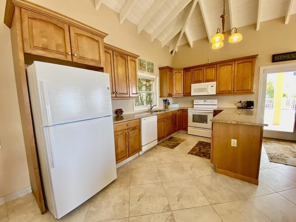Full sized appliances and cookware provided to channel your inner "Island Chef!"