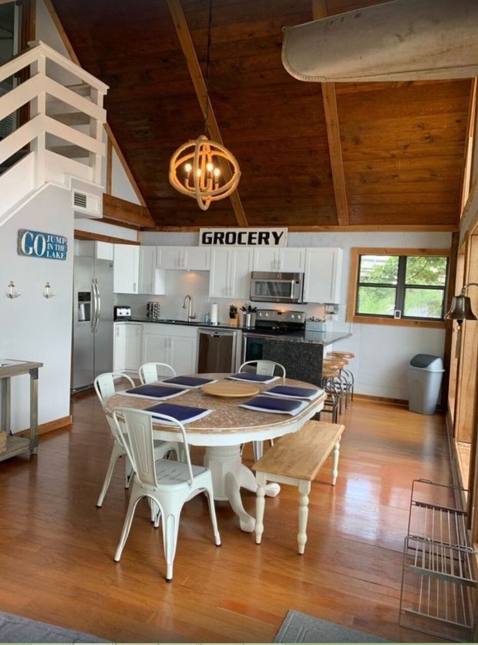 Dining area, kitchen and breakfast bar. 