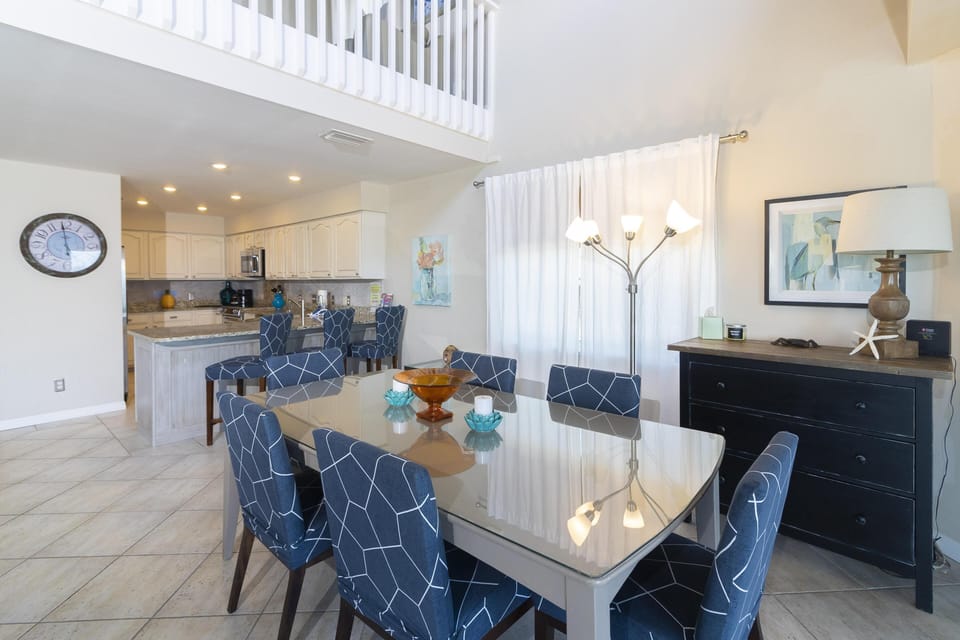Ocean Sunrise - Dining Area