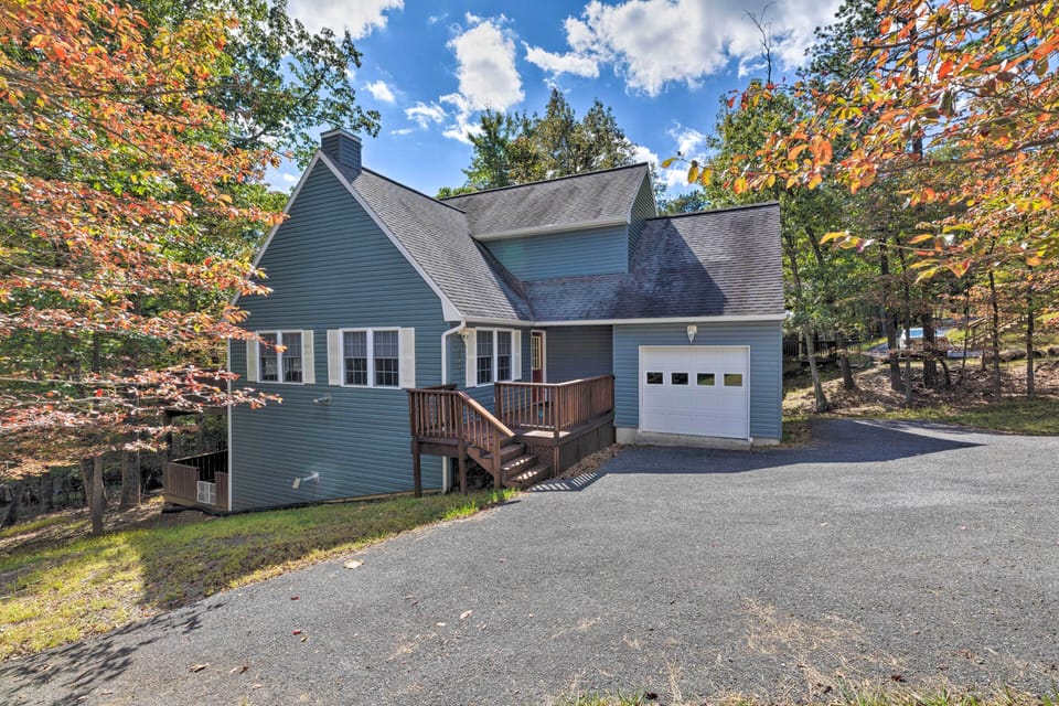 McGaheysville Vacation Rental | 4BR | 3BA | 3 Stories | 3,428 Sq Ft