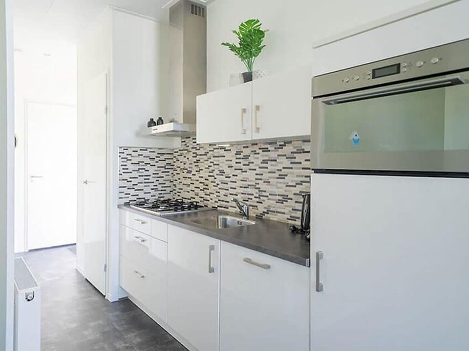 Cabinetry, Kitchen Sink, Sink, Countertop, Tap, Kitchen, Kitchen Stove, Building, Interior Design, Floor