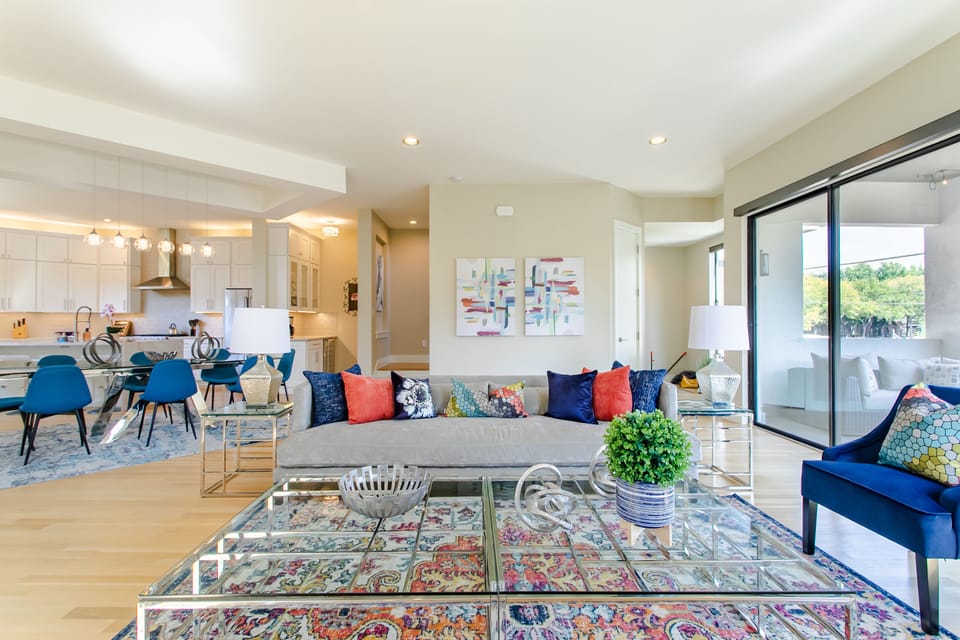 Living room (2nd floor)