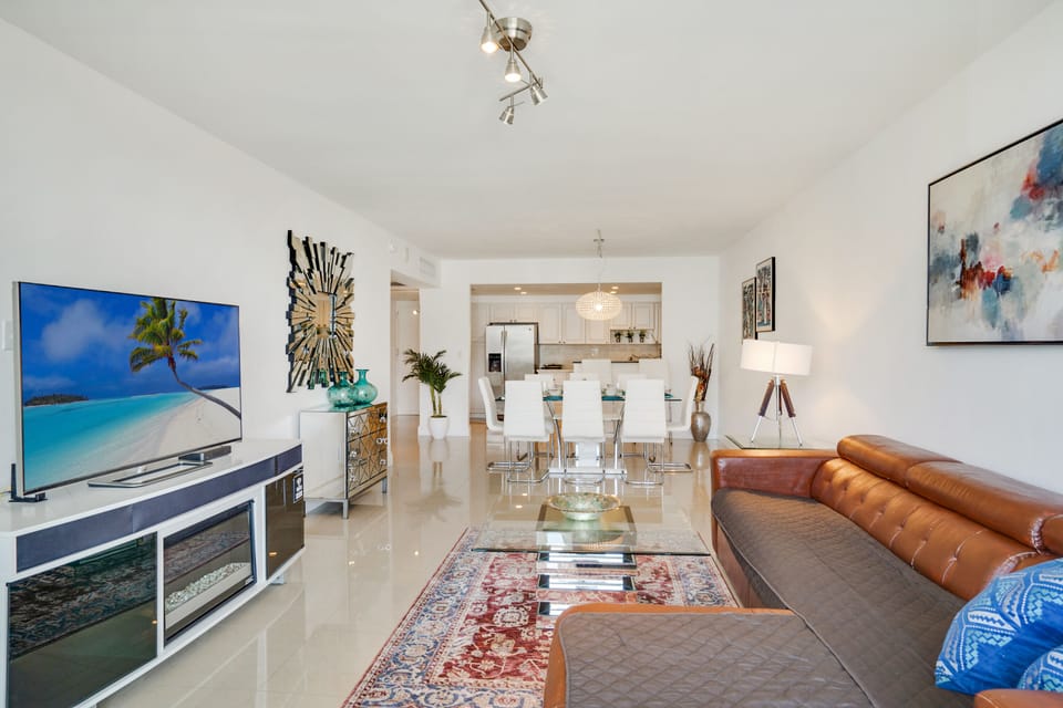 Living room, dining area and a fully equipped kitchen