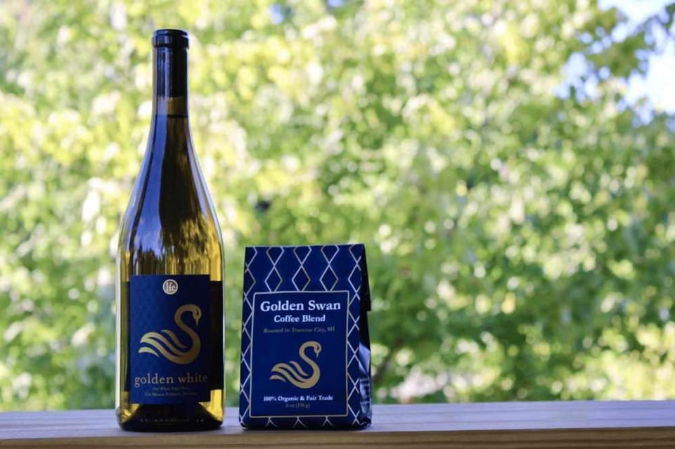 Commentary local wine and coffee with your stay!
