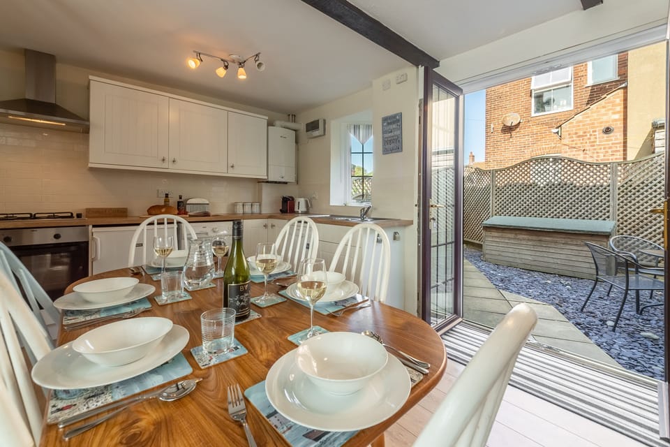 Crabpot Cottage, East Runton: Open-plan living overlooking the courtyard