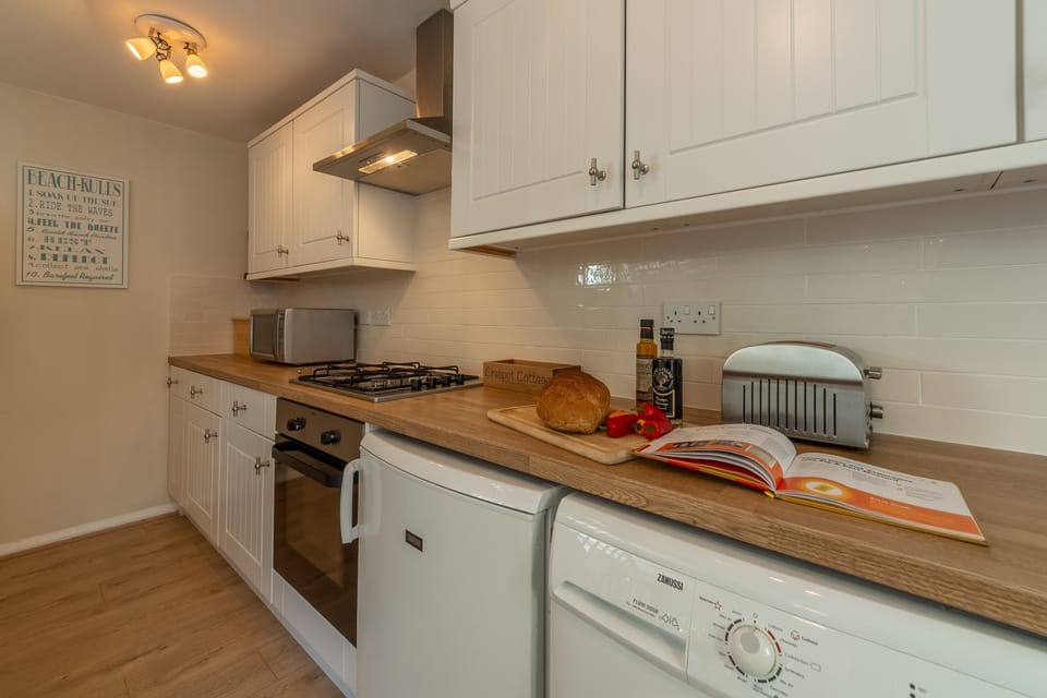 Ground floor: Well-equipped kitchen