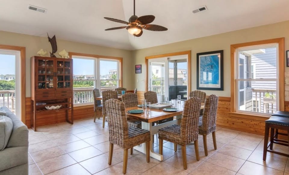 Dining area. 2 Tables for 6 and 4, can be combined or separated.