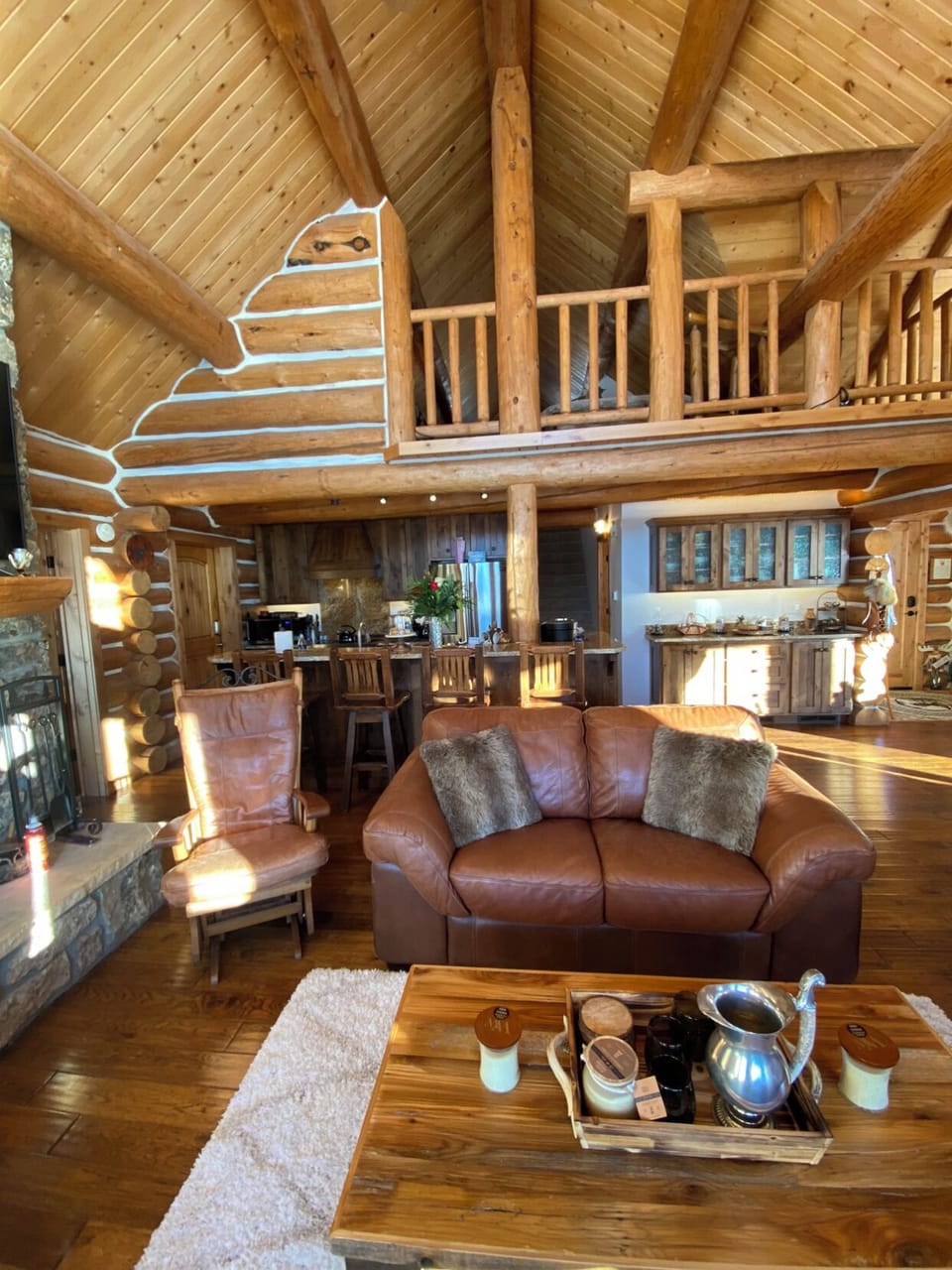 An open loft allows guests staying upstairs to also enjoy the views!