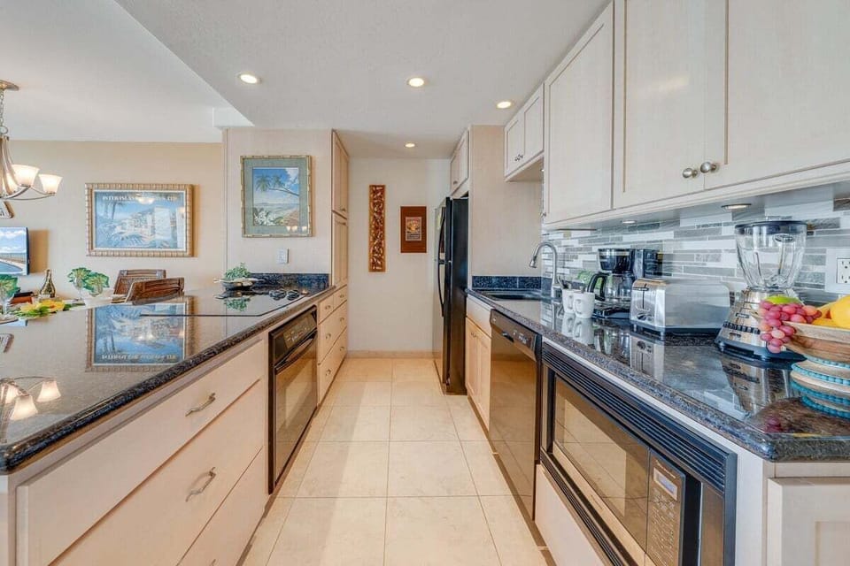 Fully equipped kitchen, with black stainless steel appliances and stylish cabinetry for a modern touch