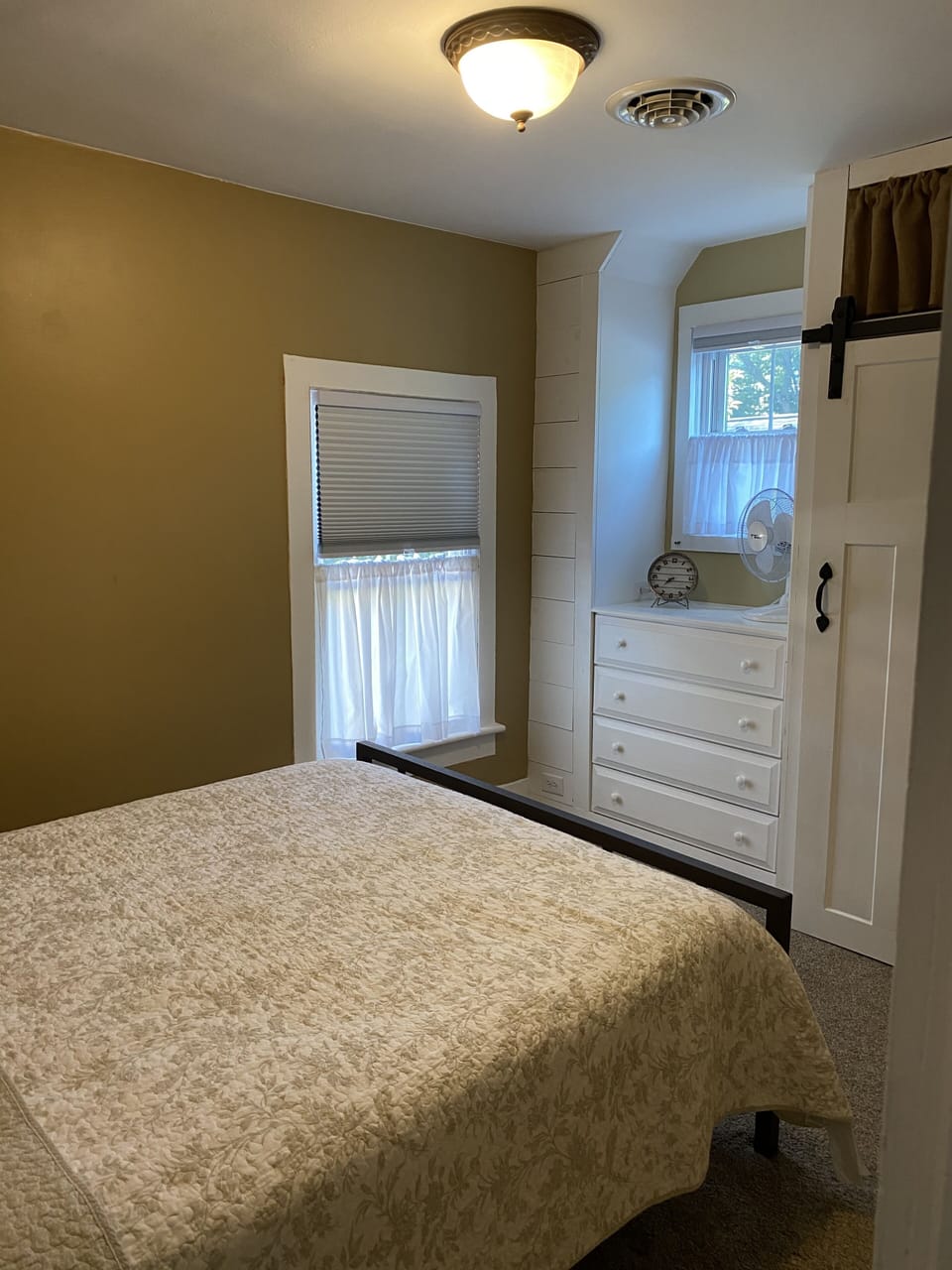 Guest bedroom queen 2nd floor 