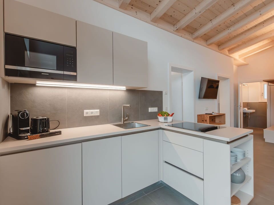 Cabinetry, Countertop, Property, Kitchen Stove, Kitchen Appliance, Kitchen, Wood, Tap, Home Appliance, Flooring