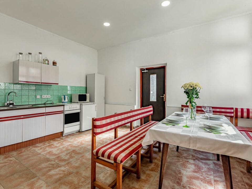 Furniture, Cabinetry, Flower, Table, Plant, Building, Countertop, Interior Design, Wood, Flooring