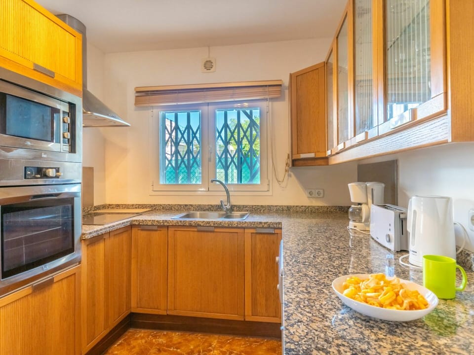 Countertop, Room, Property, Cabinetry, Kitchen, Furniture, Yellow, Building, Interior Design, Home