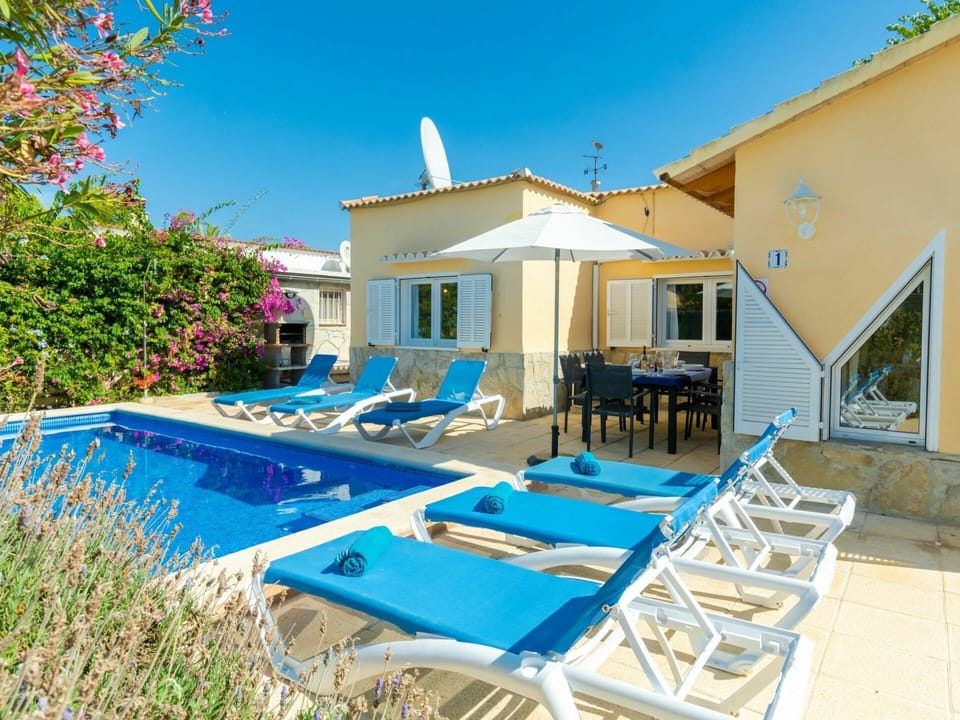 Property, House, Building, Swimming Pool, Real Estate, Home, Villa, Vacation, Resort, Estate