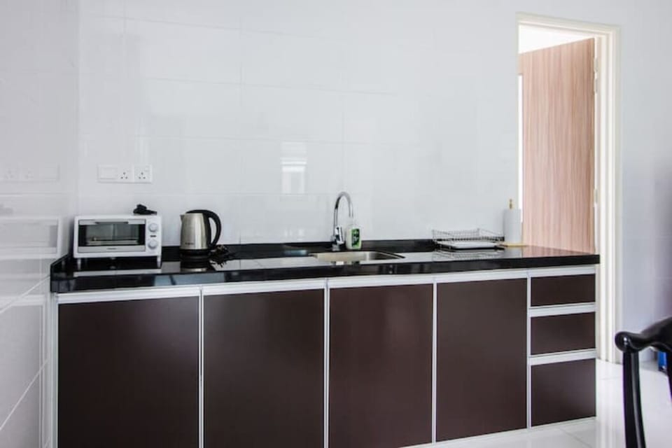 Ground floor dry kitchen with toaster oven, electric kettle, handwash etc.
