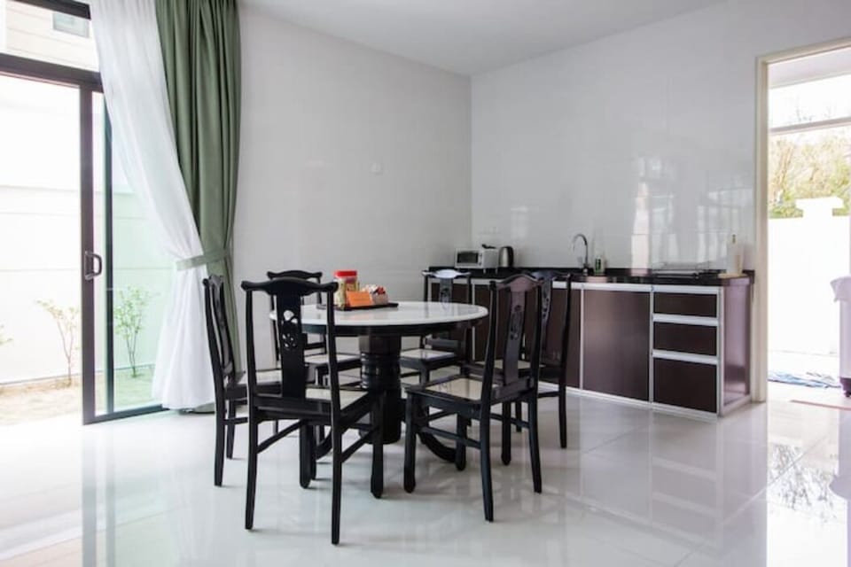 Enjoy an evening dining on a traditional oriental marble top round table.
