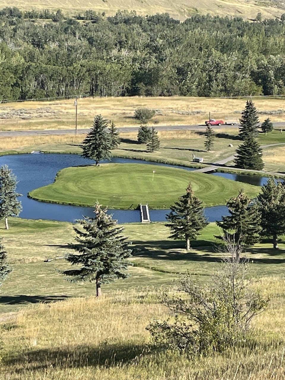 18 hole golf course just a mile away. 