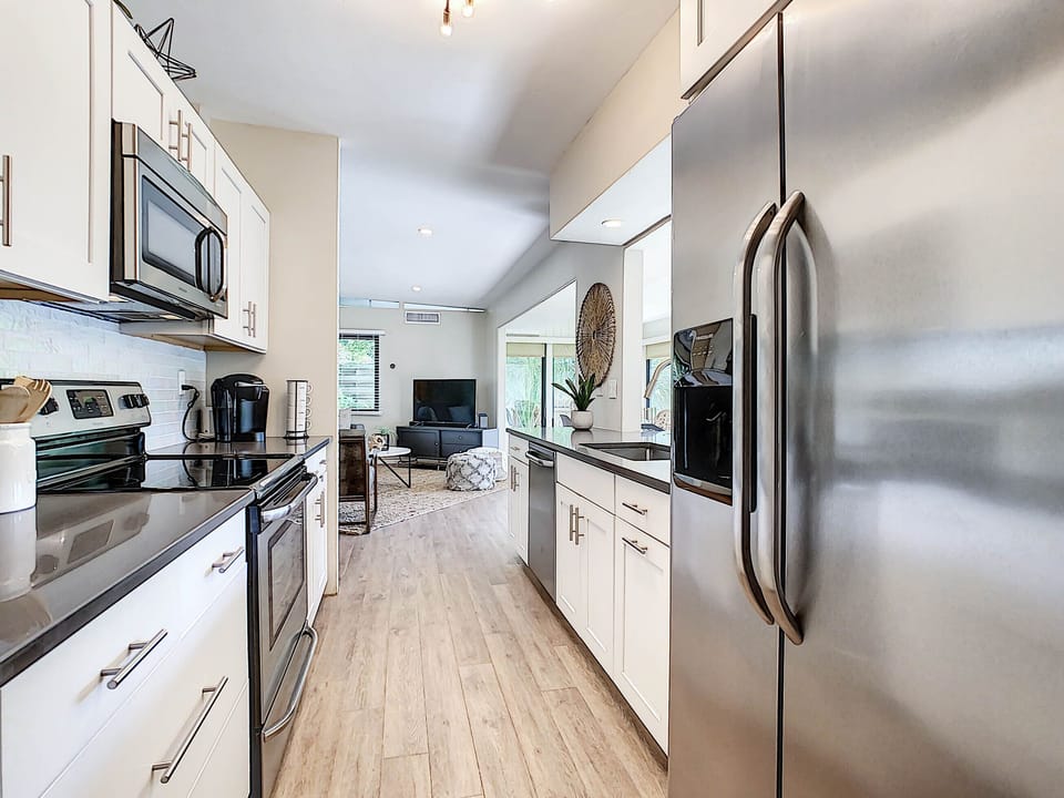 Custom kitchen with quartz counter tops and stainless steel appliances full 
