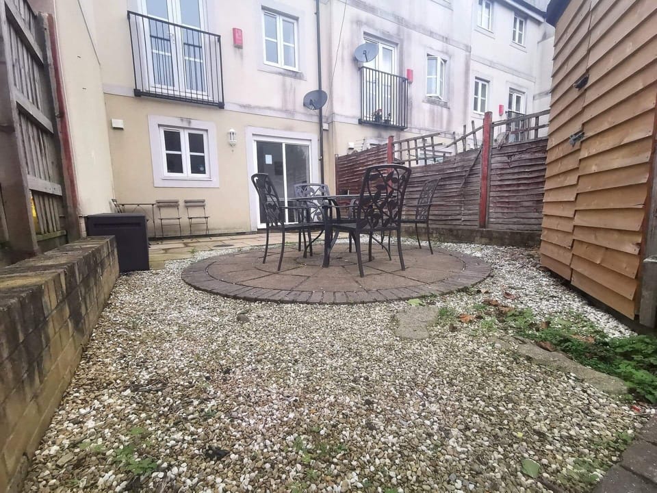 Rear garden (access to the property)